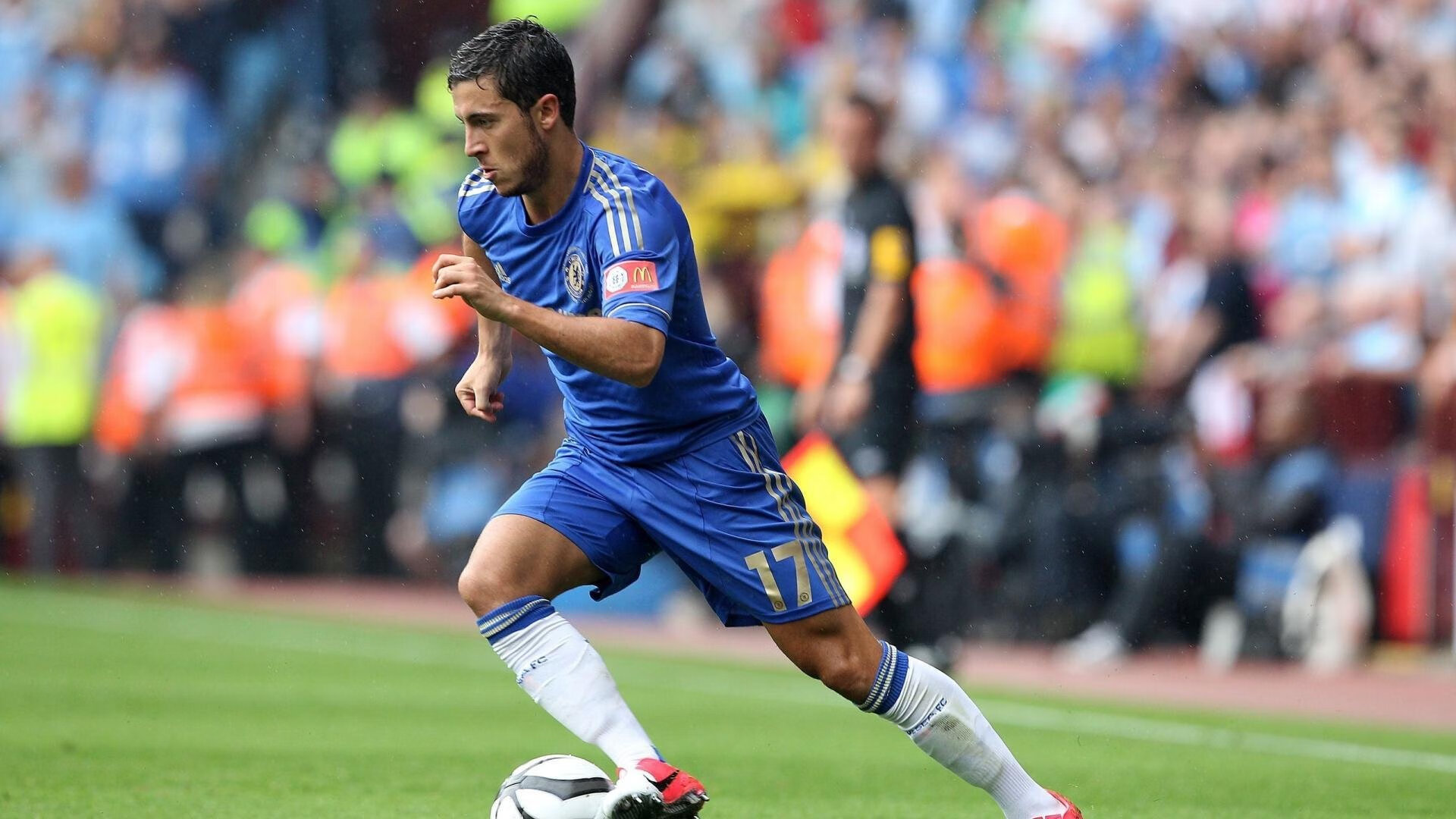 欧冠决赛夜，库里以三分雨入侵绿茵场